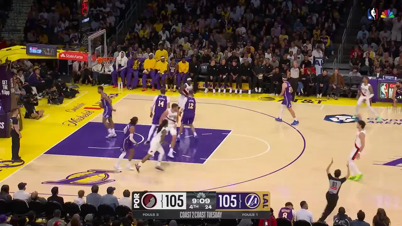 Damian Lillard dials from long distance
