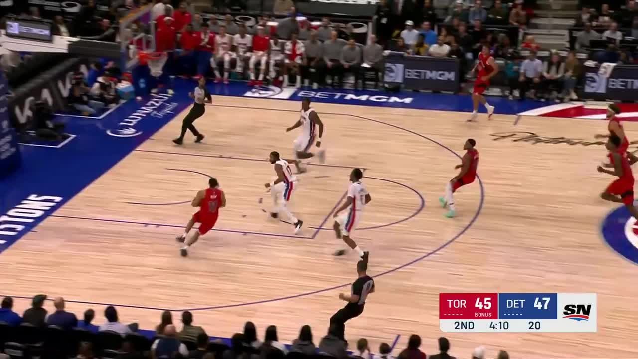 Jamarion Sharp rocks the rim