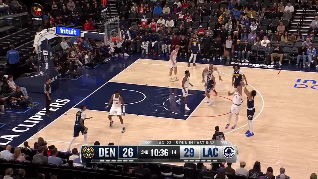 Julian Strawther hits from way downtown