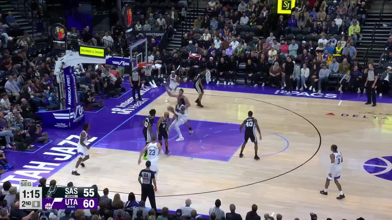 Jaren Jackson Jr. slams it home