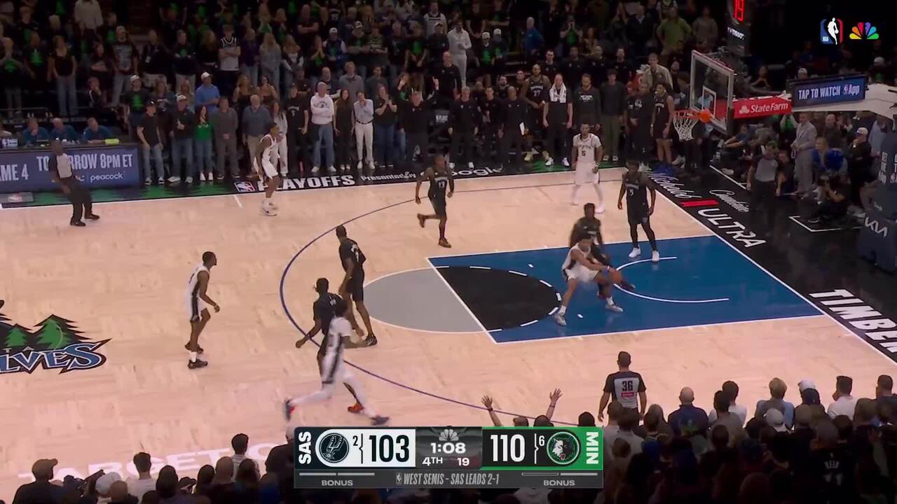Julian Champagnie rocks the rim