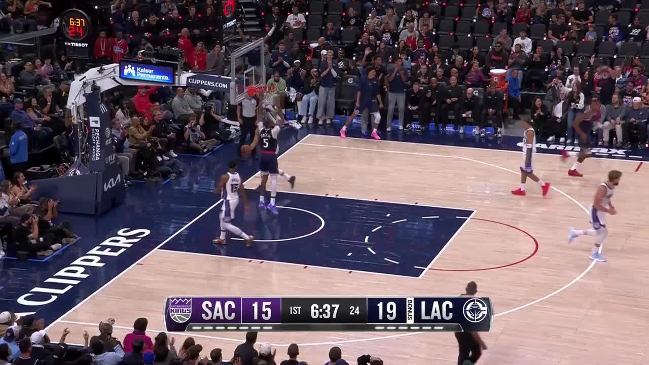 Derrick Jones Jr. skies for the big oop