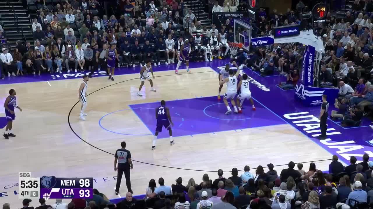 Mo Bamba slams it home