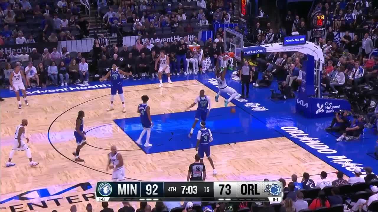 Wendell Carter Jr. rises up and throws it down
