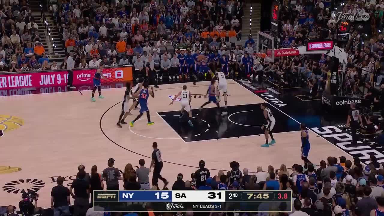 Mikal Bridges sinks it from downtown
