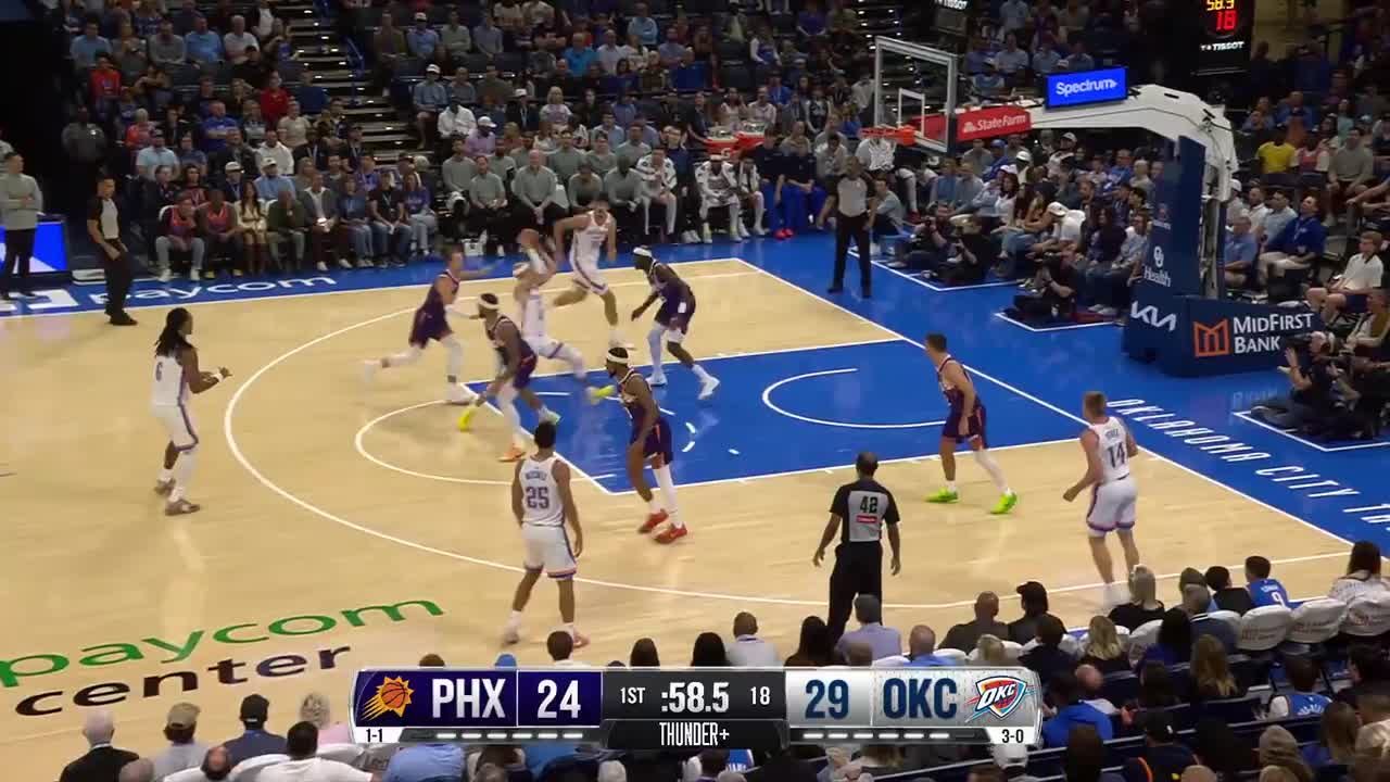 Aday Mara slams it home