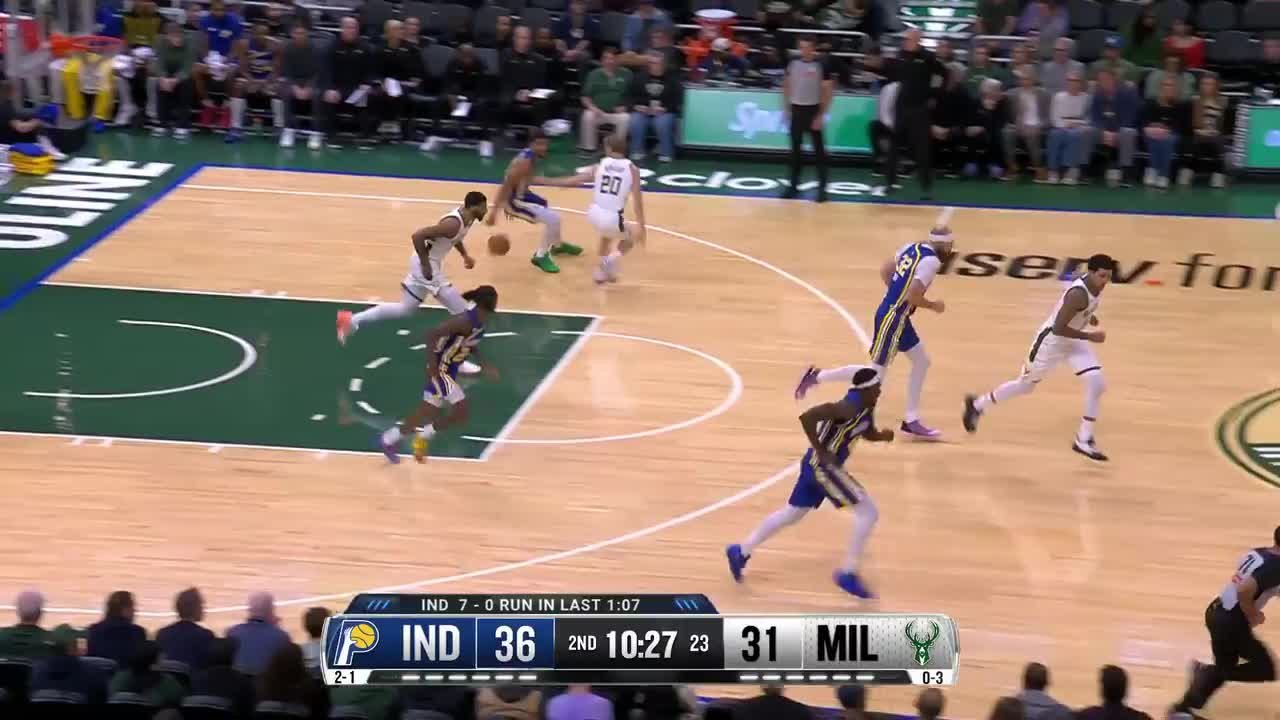 Jay Huff flies in for the alley-oop slam