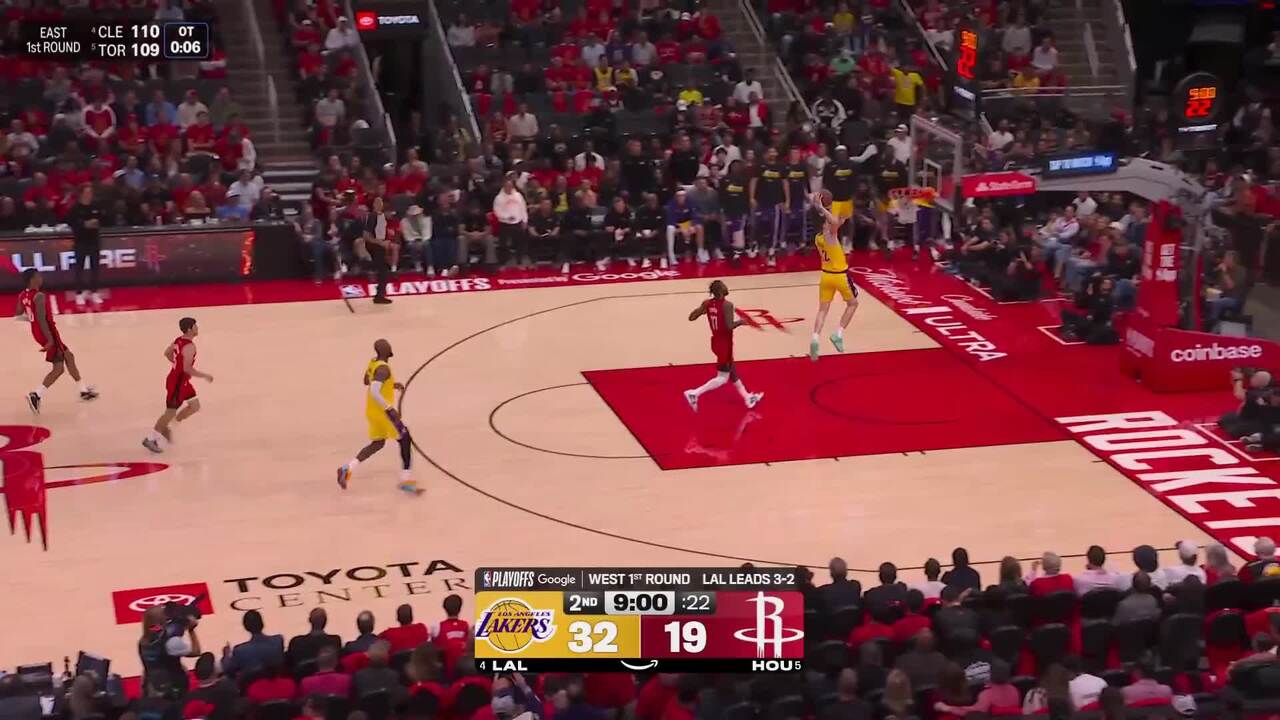 Jake LaRavia with the flush