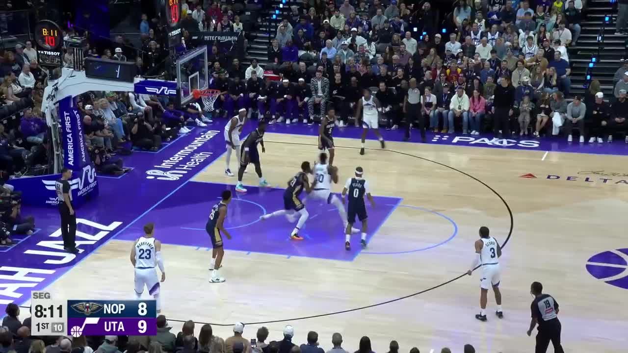 Jaren Jackson Jr. throws it down!