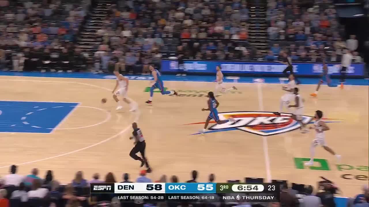 Nikola Jokić hammers it home