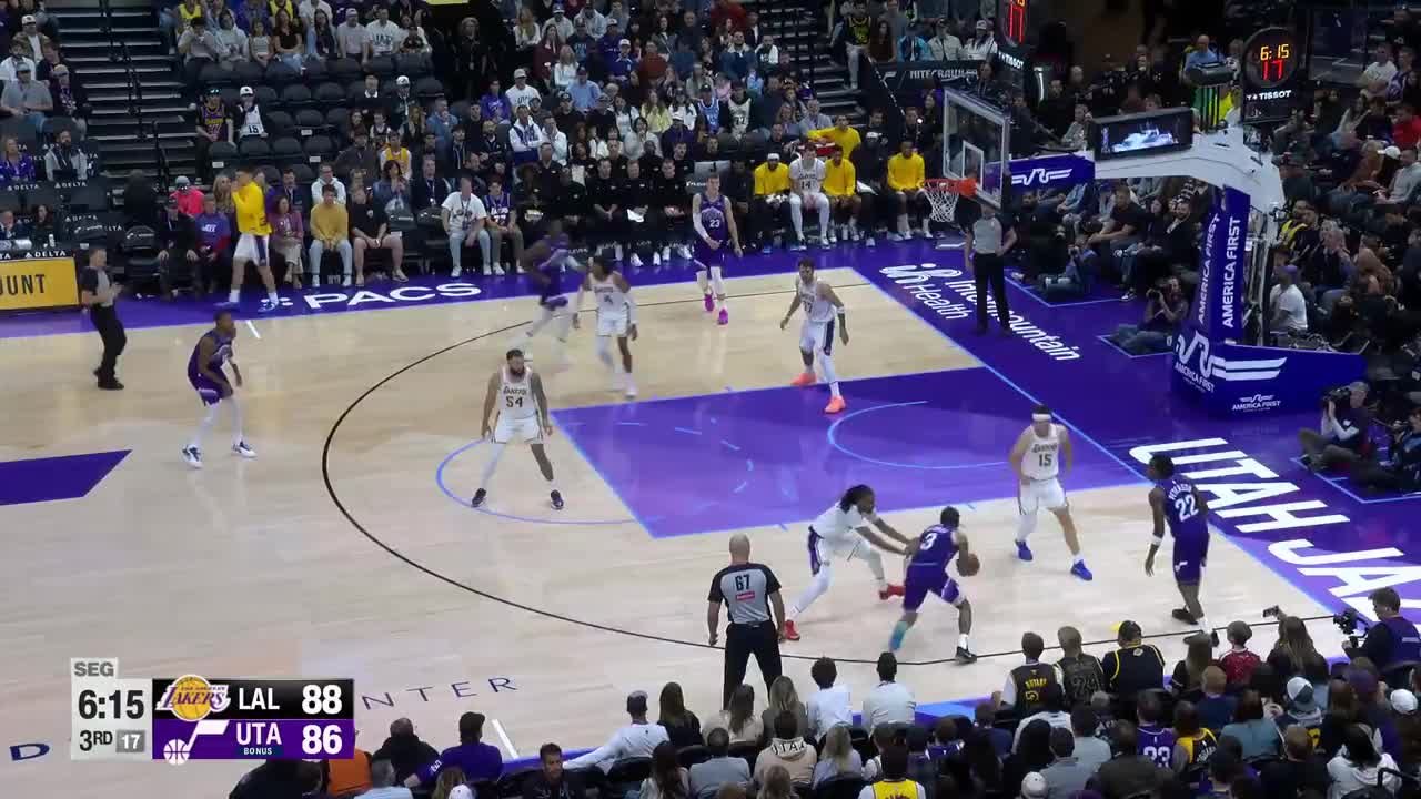 Jaren Jackson Jr. rises up and throws it down
