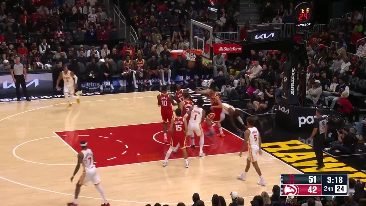 Onyeka Okongwu goes up to get it and finishes the oop