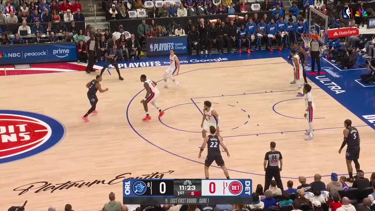 Jalen Suggs hits from way downtown