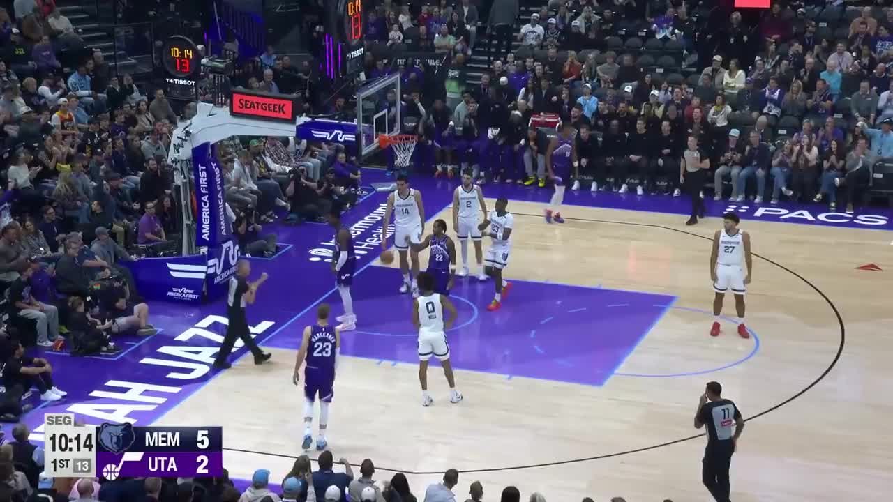 Jaren Jackson Jr. gets the And-1
