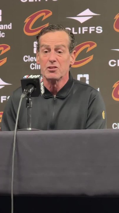 Kenny Atkinson talks about Cavs rookie Meleek Thomas' NBA debut. Video