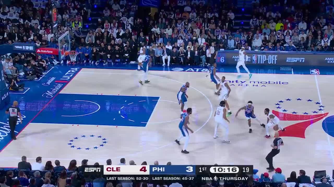 Jarrett Allen rocks the rim