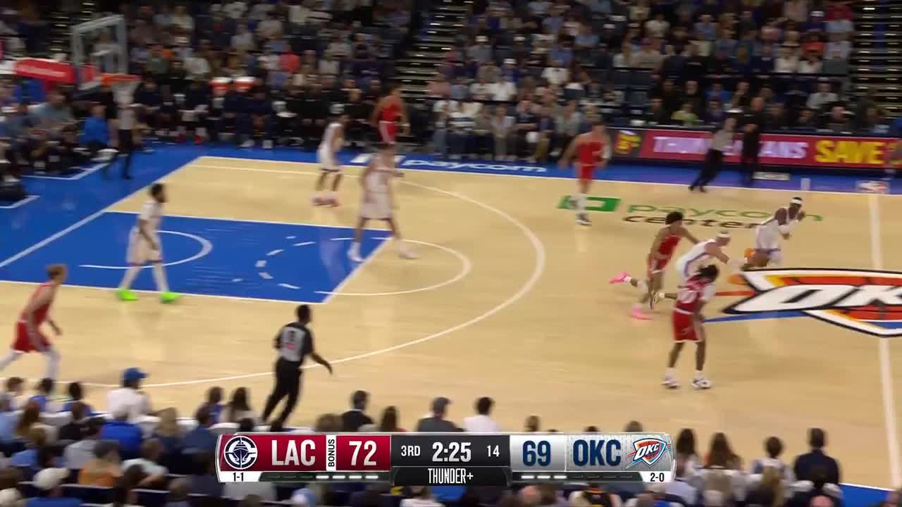 Shai Gilgeous-Alexander throws it down!