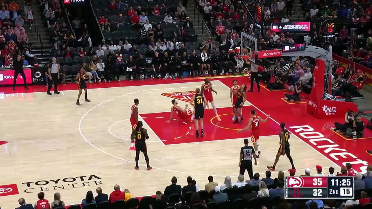 Jock Landale finishes through contact