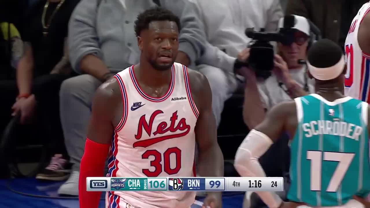 Julius Randle with the And-1!