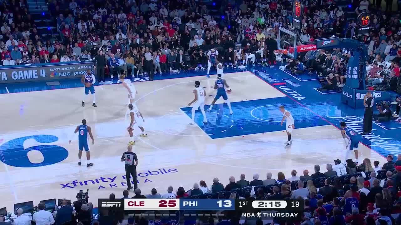 Tyrese Maxey dials from long distance