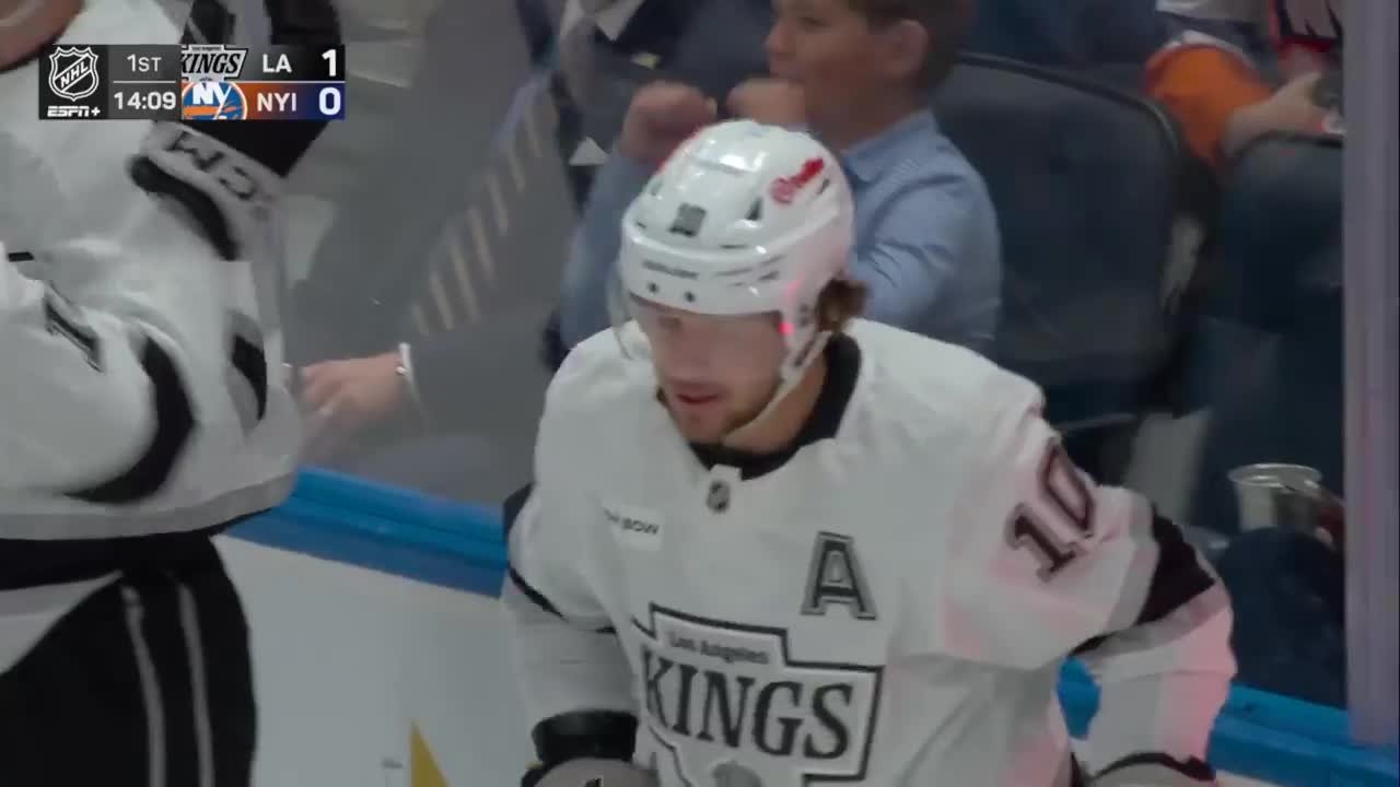 LAK@NYI: Panarin scores goal