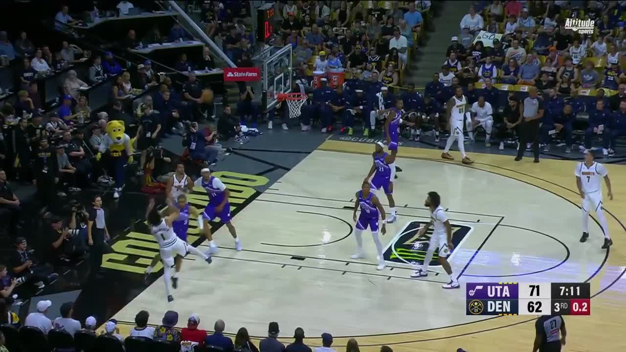 Julian Strawther hits the shot with time ticking down