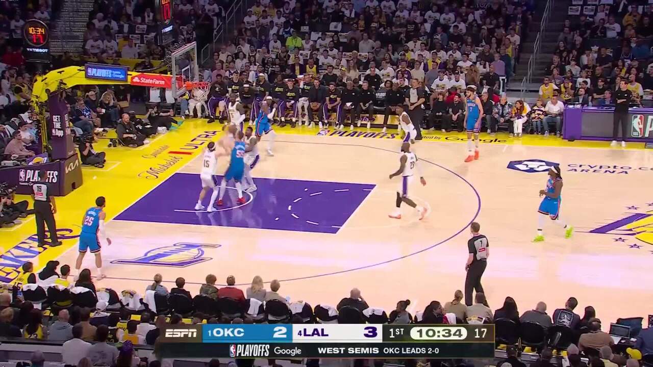 Isaiah Hartenstein throws it down!