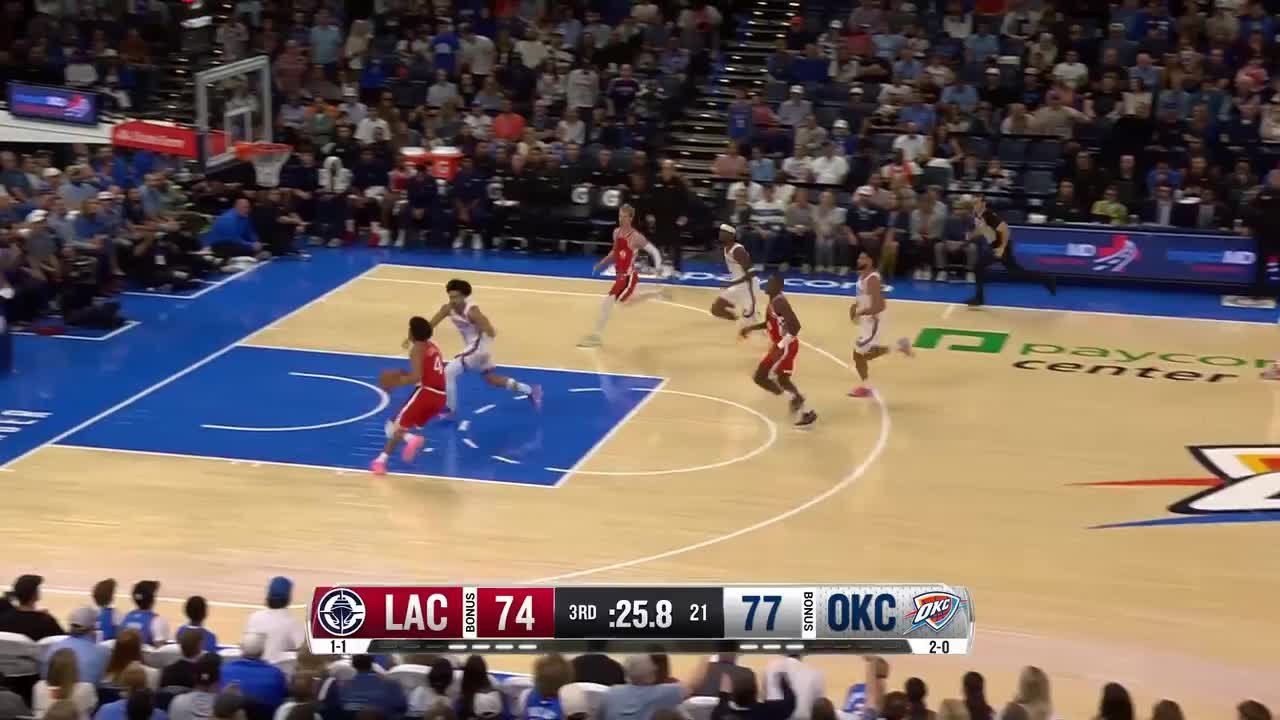 Kobe Sanders slams it home