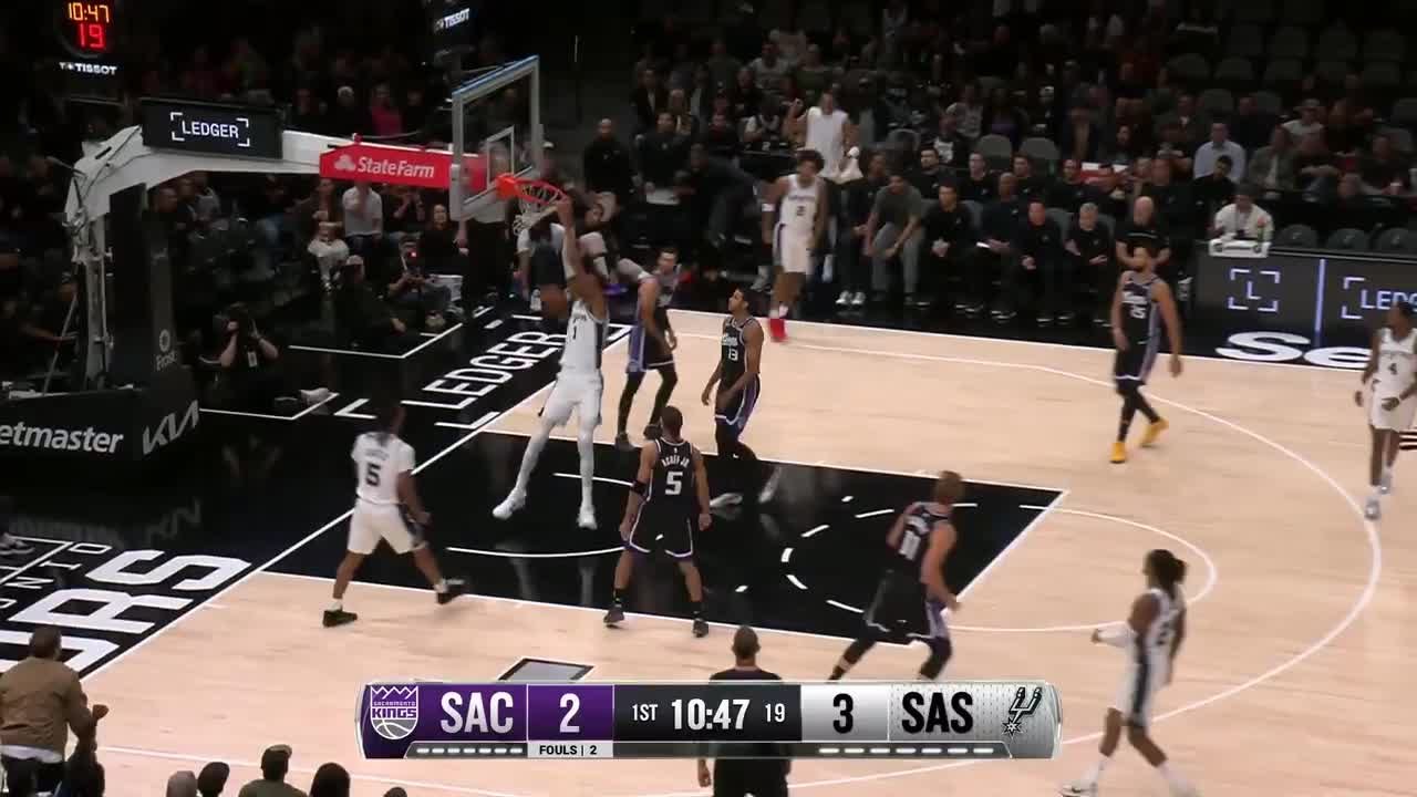 Victor Wembanyama with the big dunk