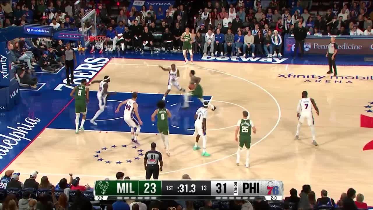 Kyle Kuzma slams it home