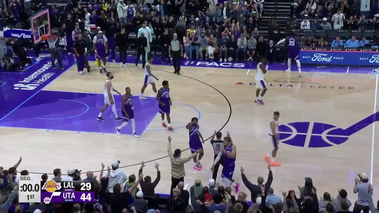Lauri Markkanen sinks it from downtown