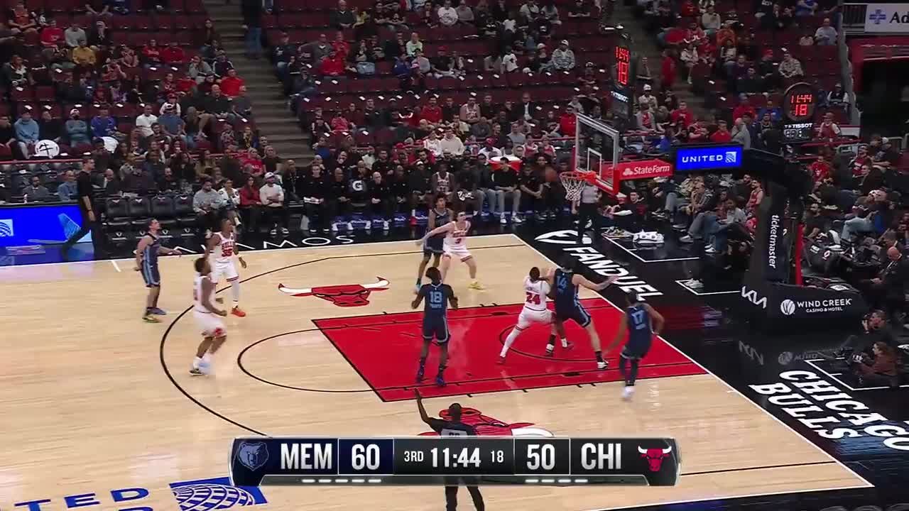 Zach Edey slams it home