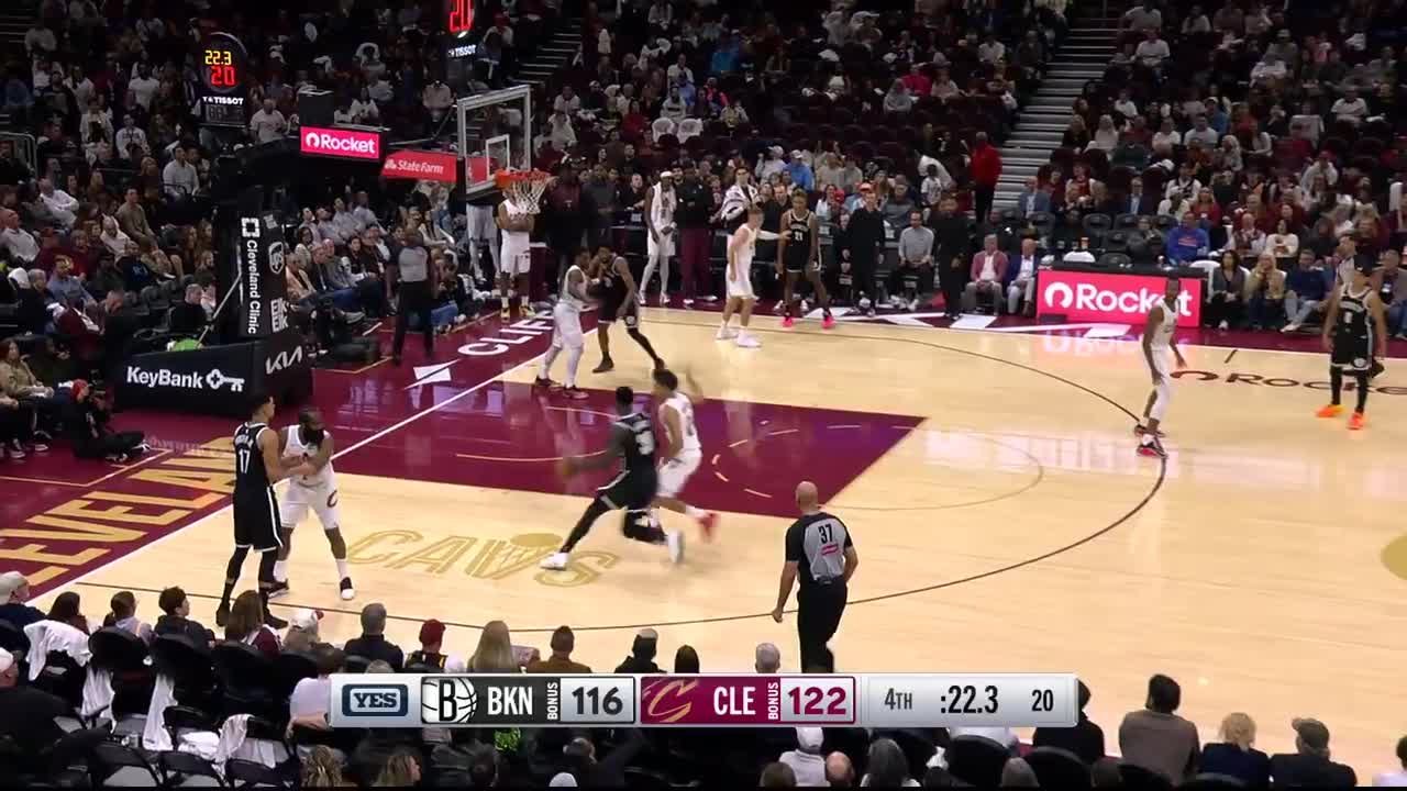 Julius Randle rises up and throws it down