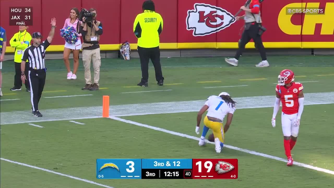 Can't-Miss Play: Herbert dials launch codes to Johnston for 57-yard gain in Kansas City