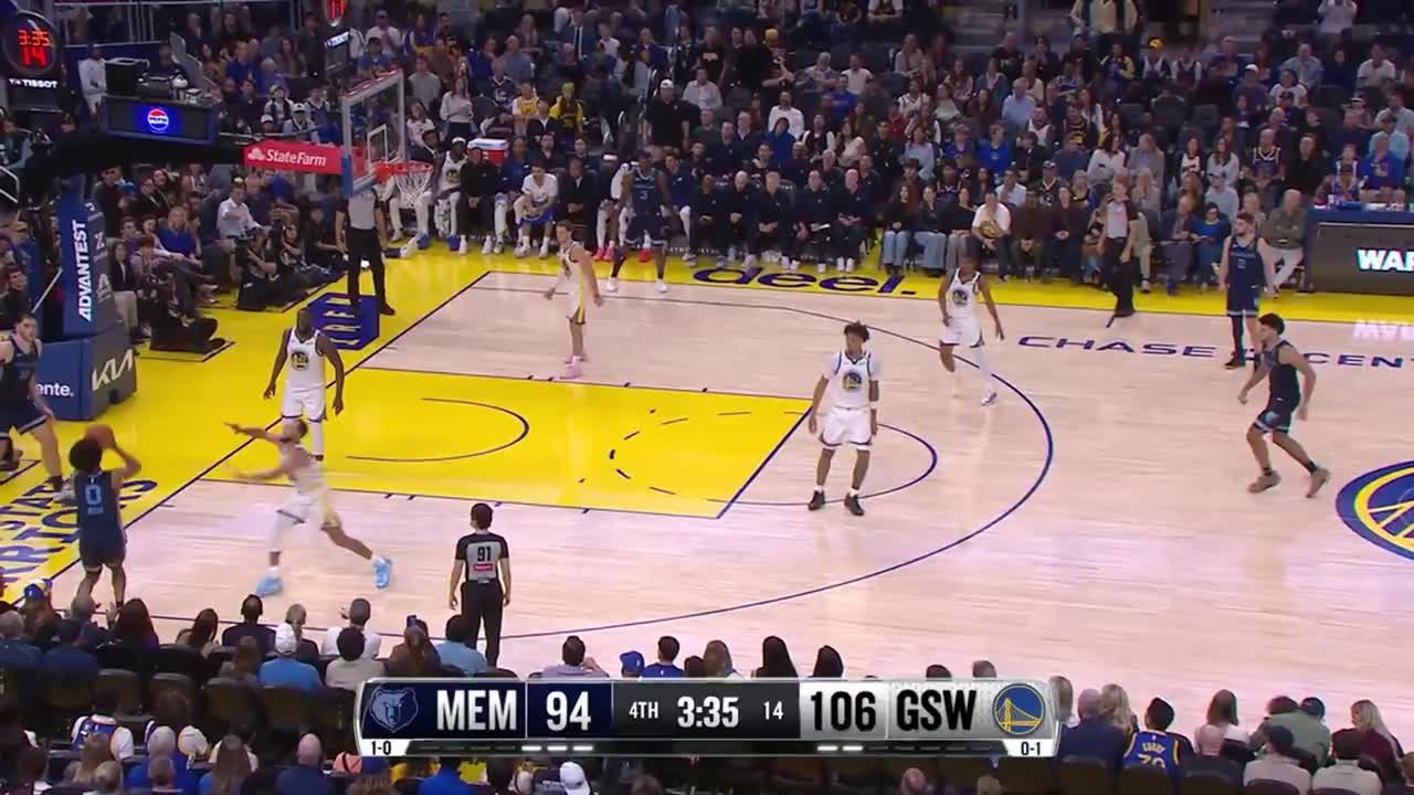 Jaylen Wells with the hoop & harm