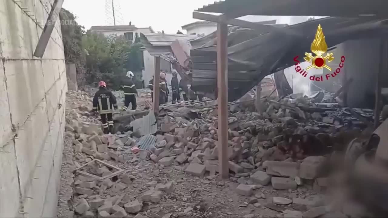 Three Killed in Warehouse Explosion Near Naples: Italian Firefighters Respond - News Directory 3