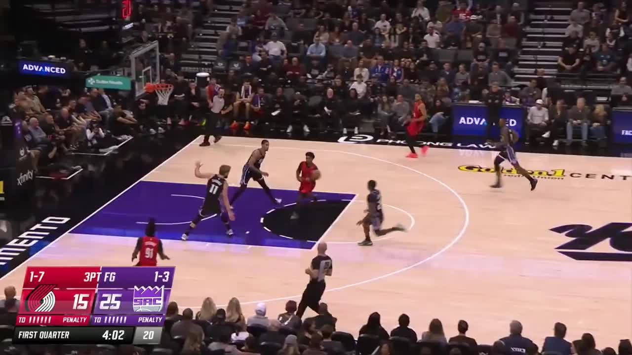 Jrue Holiday sets up the nice finish