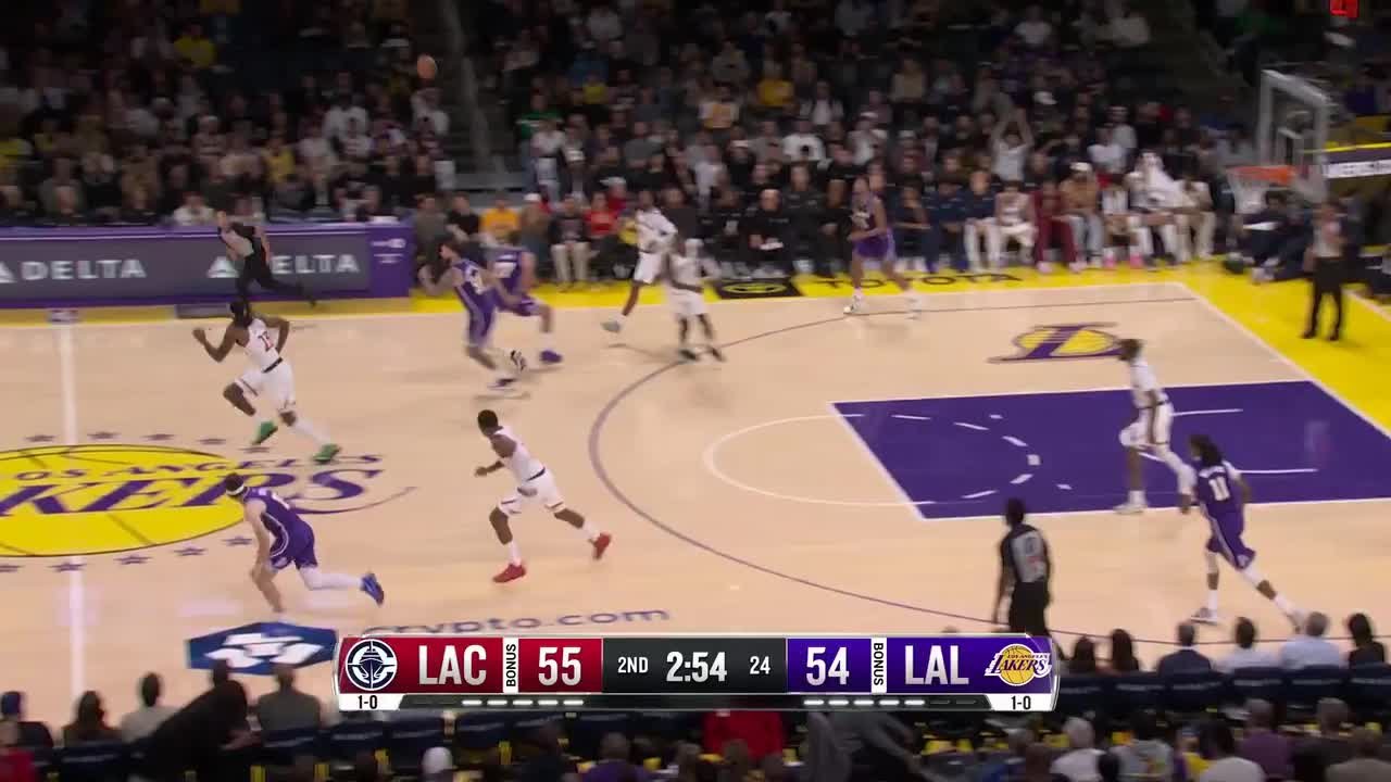 Isaiah Jackson hammers it home