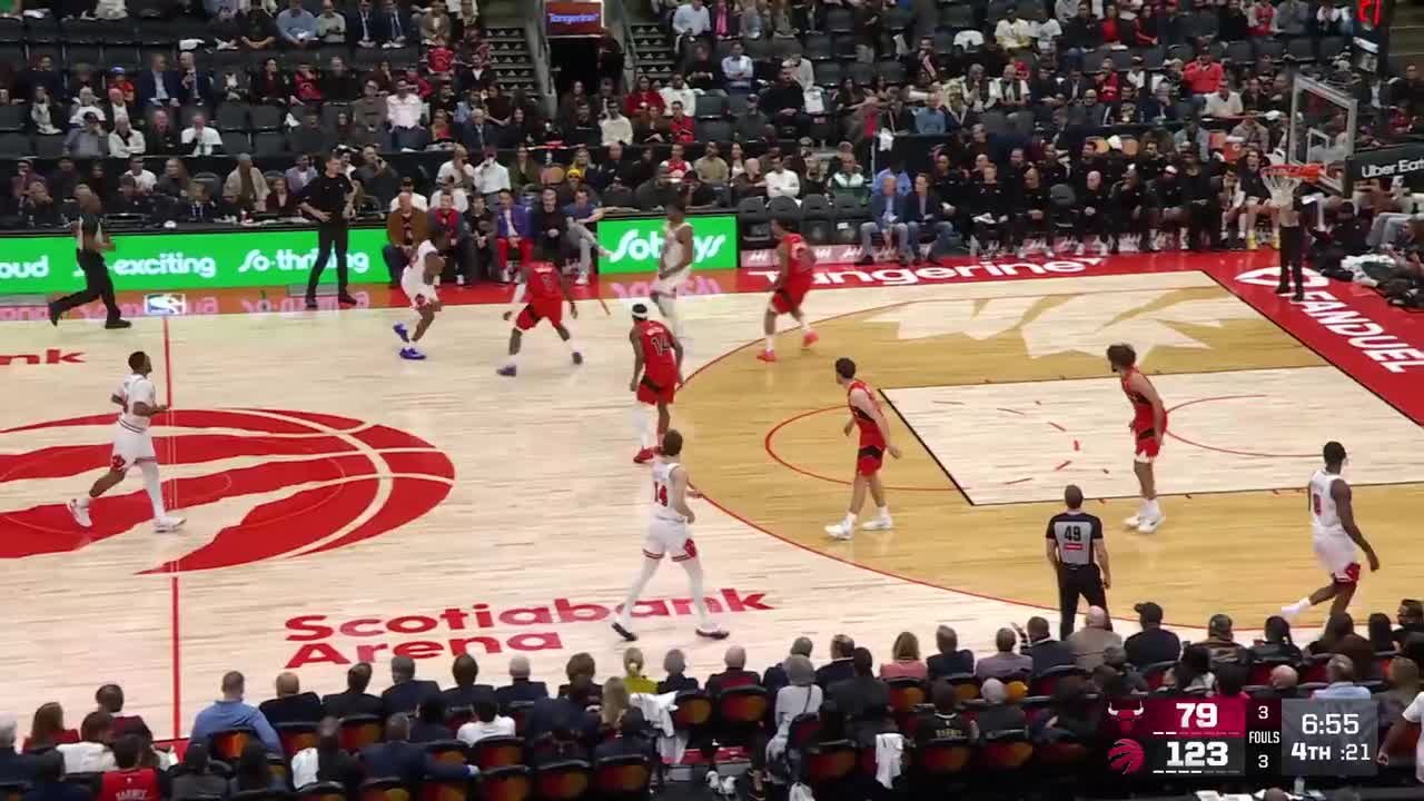 Matas Buzelis throws it down!