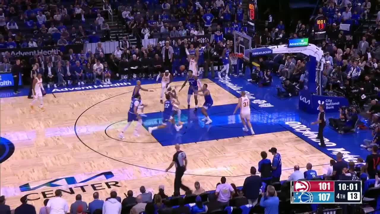 Jock Landale slams home the alley-oop