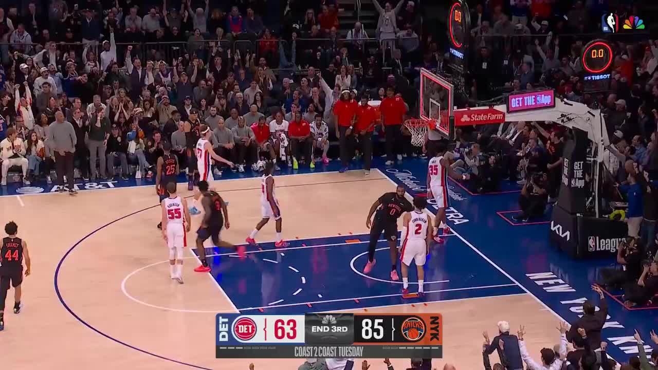 Josh Hart nails it from behind the arc
