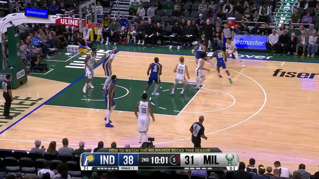 Brayden Burries with the 2 Pt