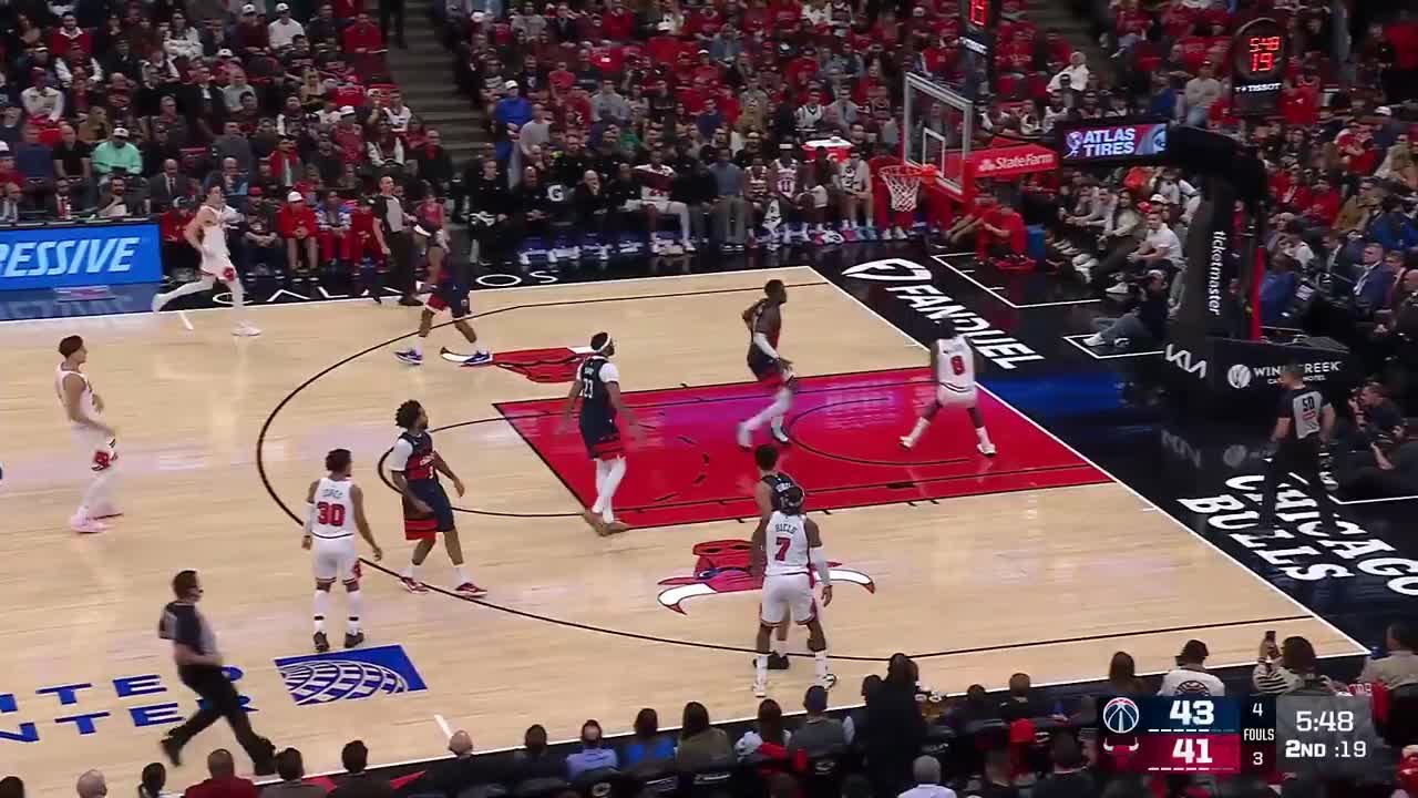 Tre Jones with the great assist!