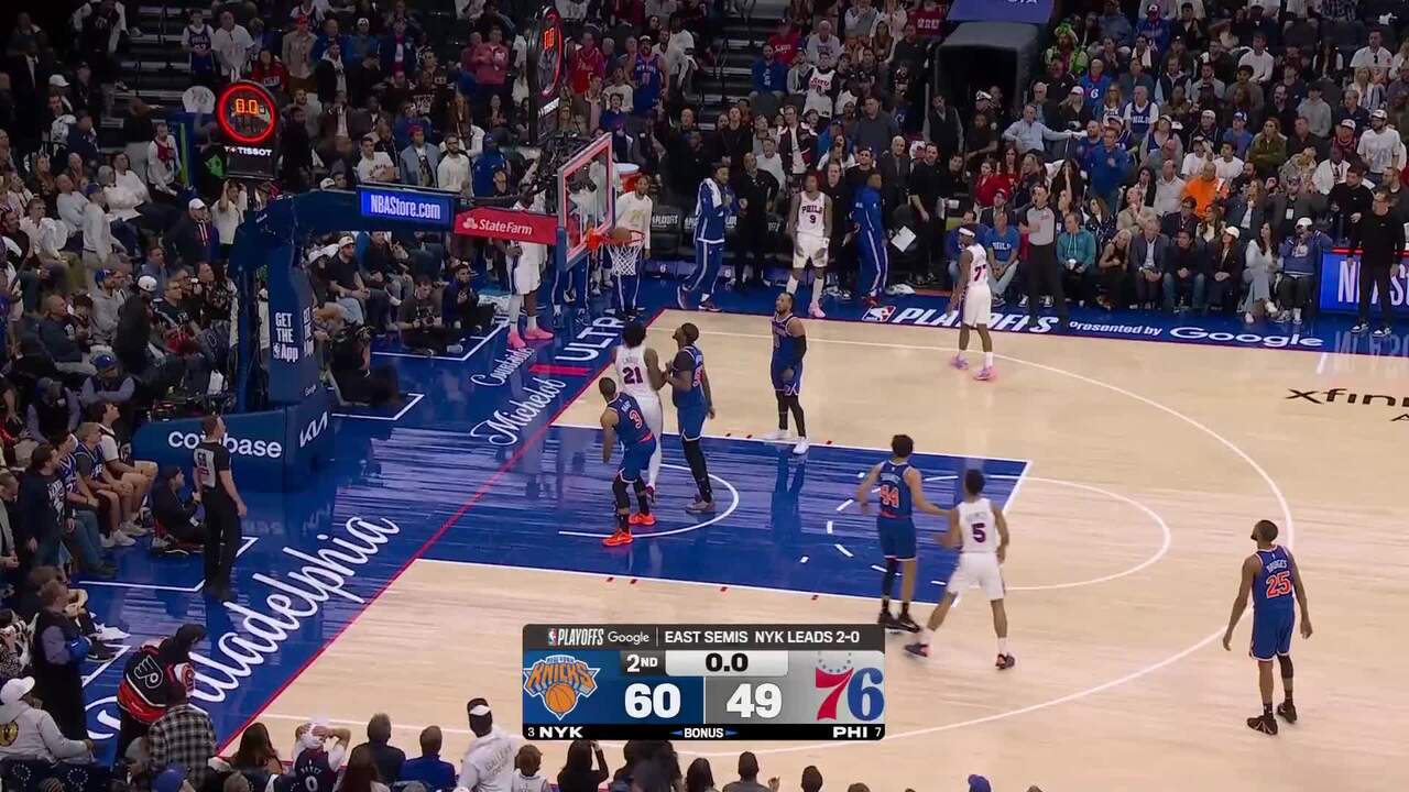 Kelly Oubre Jr. nails it from behind the arc