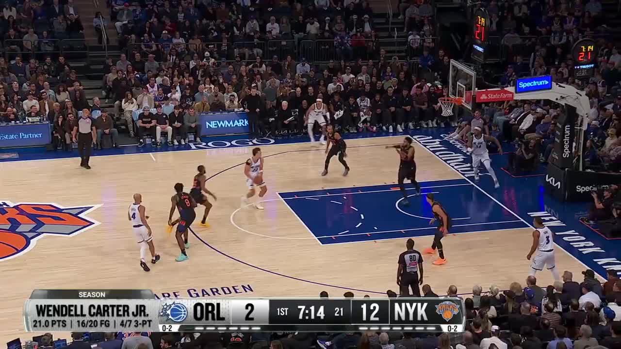 Anthony Black nails it from behind the arc