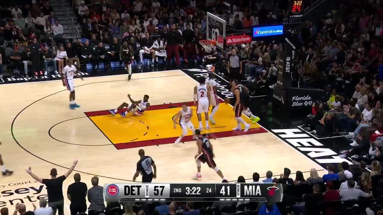 Giannis Antetokounmpo throws it down!