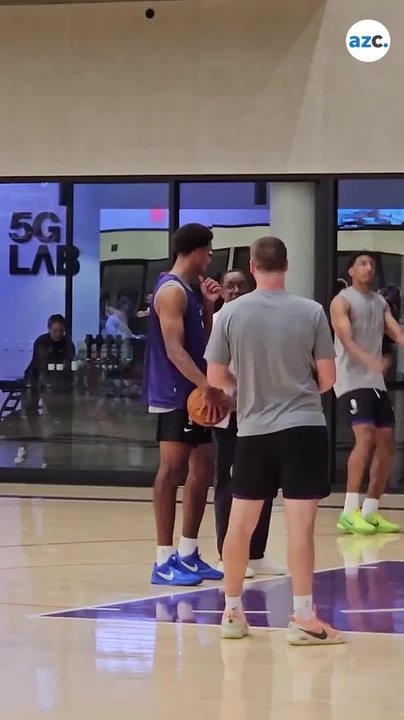 How Isiah Thomas worked with Suns' Oso Ighodaro on his free throw shot