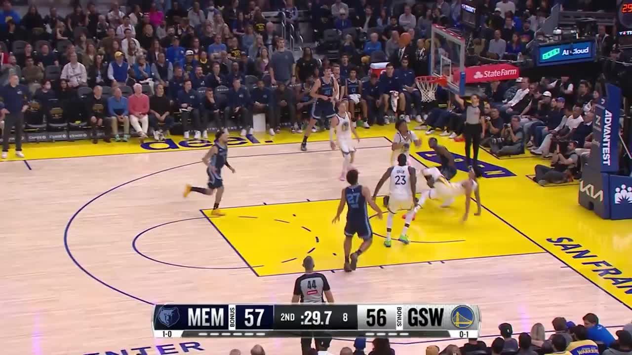 Jerami Grant finishes through contact