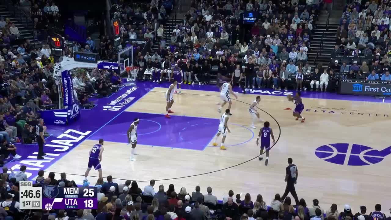 Brice Sensabaugh nails it from behind the arc