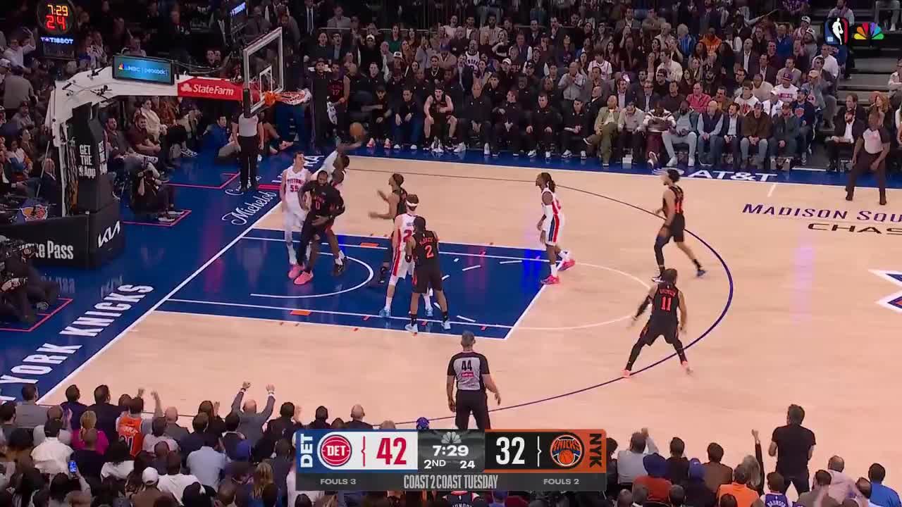 Andre Drummond rocks the rim